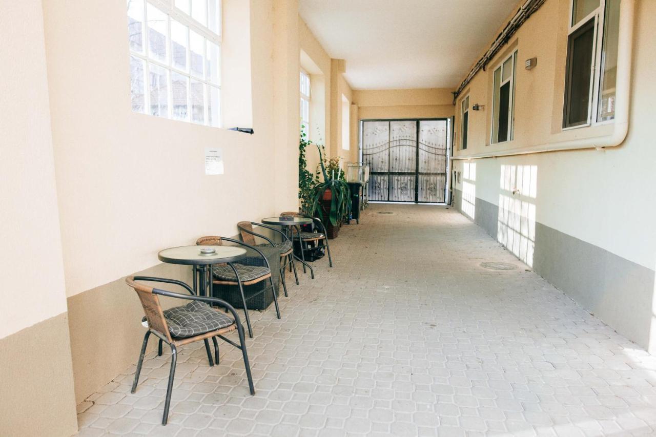 Neva Apartments Făgăraş Exteriör bild